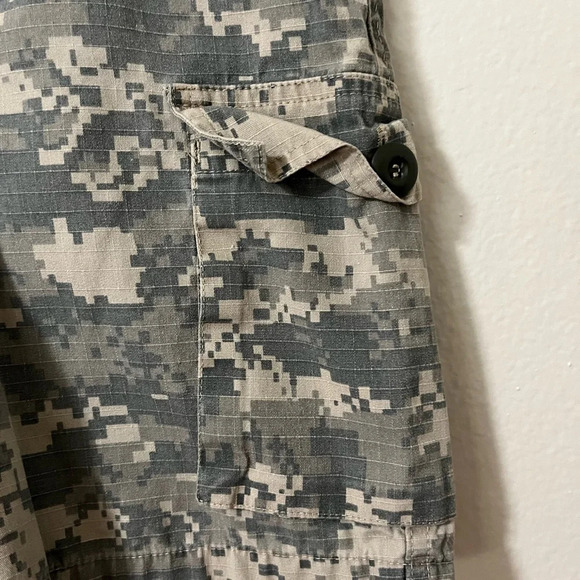 Boys all over pixel camo print elastic cargo shorts Trooper brand size medium - Picture 3 of 5